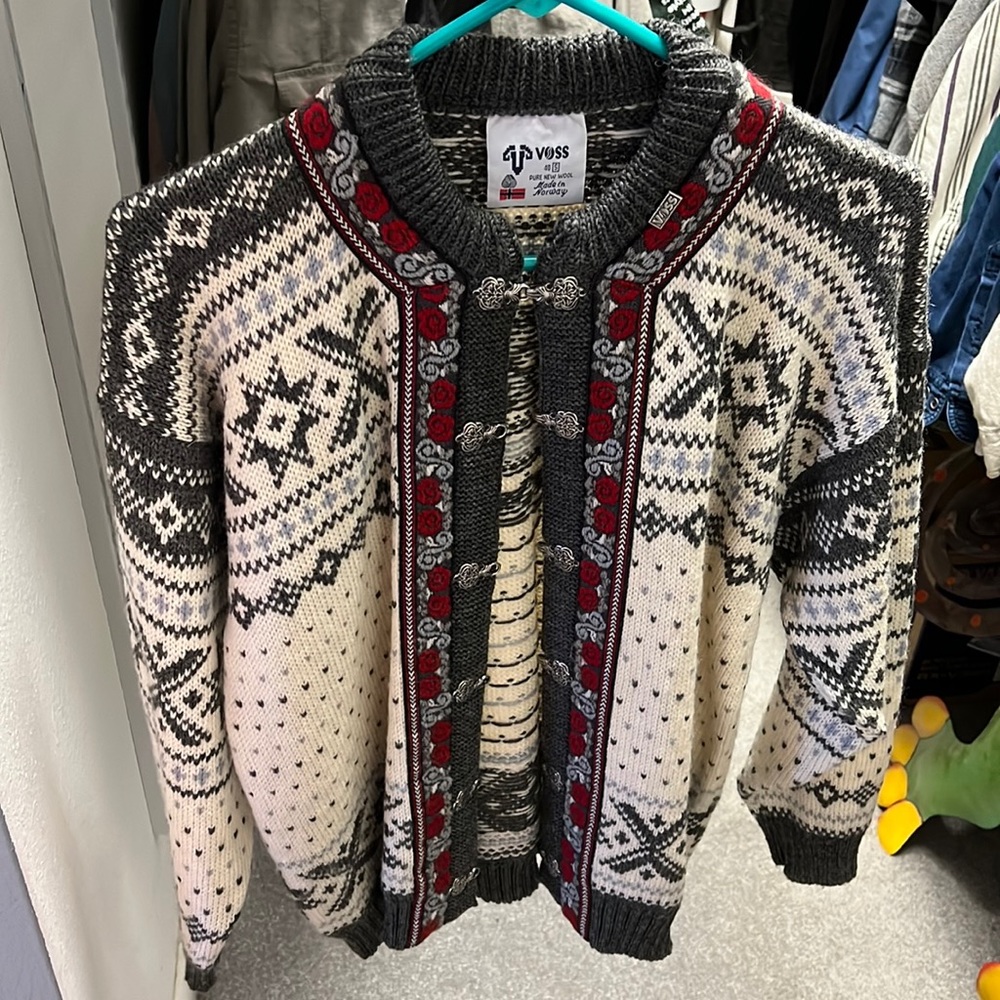 Vintage VOSS pure wool sweater from Norway ✨